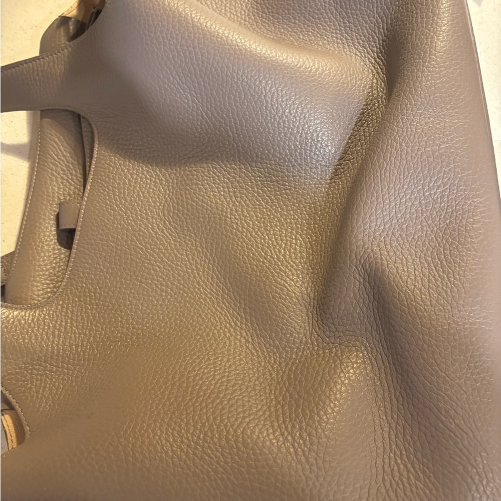 Cuyana 13” System Tote with laptop sleeve and adjustable strap - Picture 9 of 14